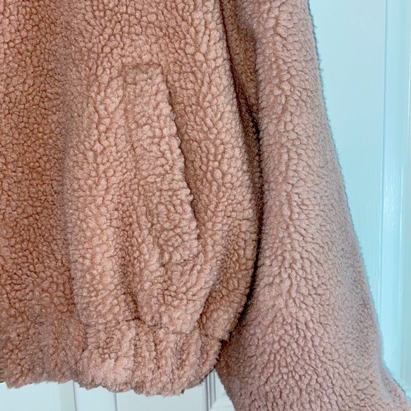 NWOT UO Pink Cropped Fuzzy Sherpa Teddy Jacket - Picture 3 of 5